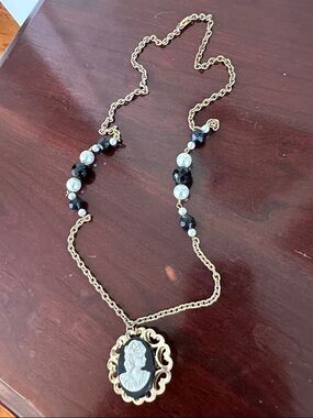 Vintage 60s/70s Double Sided White Cameo & Gold Rose Pendant Necklace with Beads
